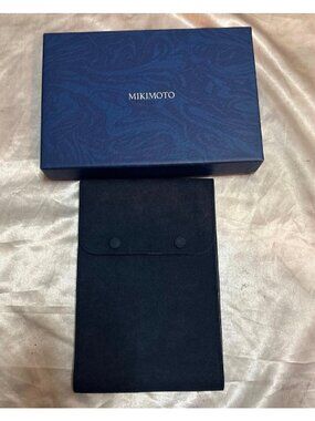 Mikimoto blue necklace organizer travel case